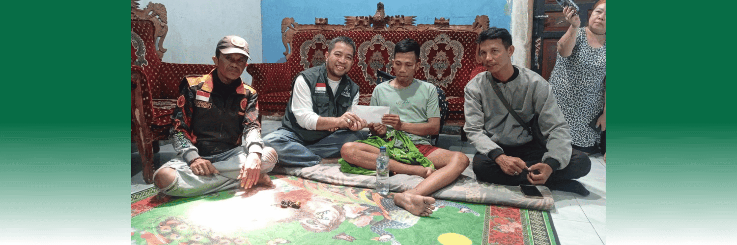 LAZISNU Sumsel Salurkan Bantuan untuk Rendi, Driver Ojol Korban Kecelakaan